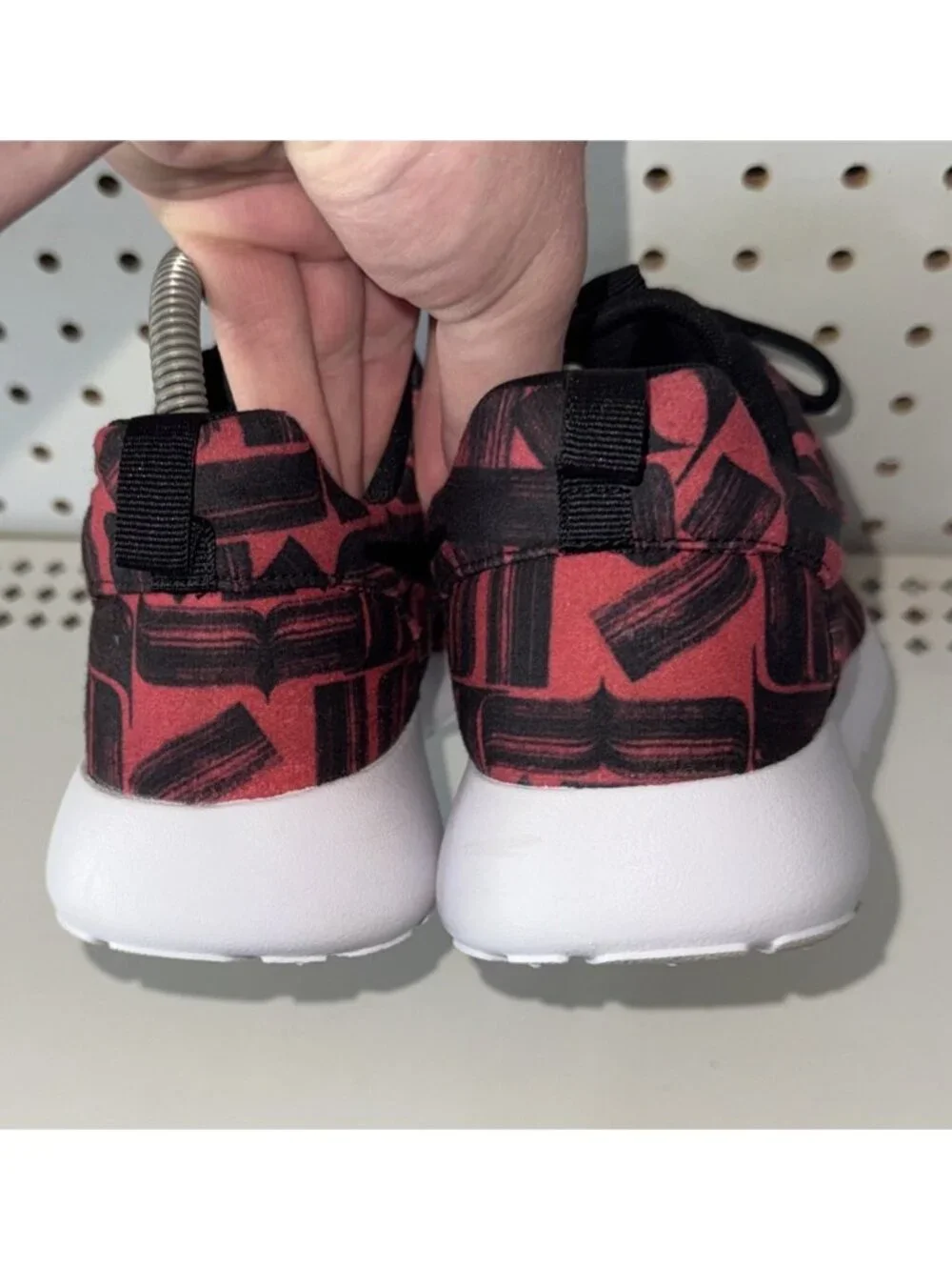 Nike Roshe One Print Ember Glow Womens Athletic Running Shoes Size 8 Red Black